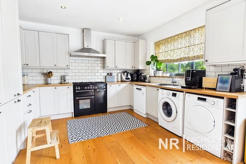 Meadow Walk, Ewell, KT19, photo 2