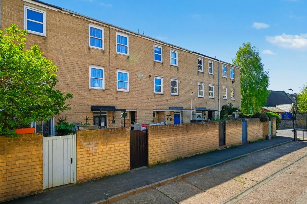 2 bed flat for sale — Cressington Close, London, N16