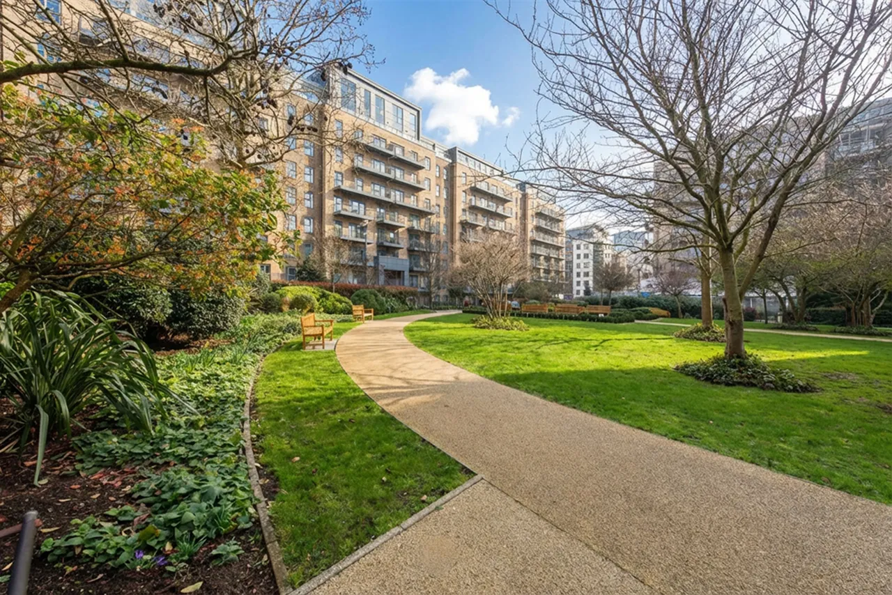 Flat 16, Goldhawk House, 10 Beaufort Square, London, photo 8