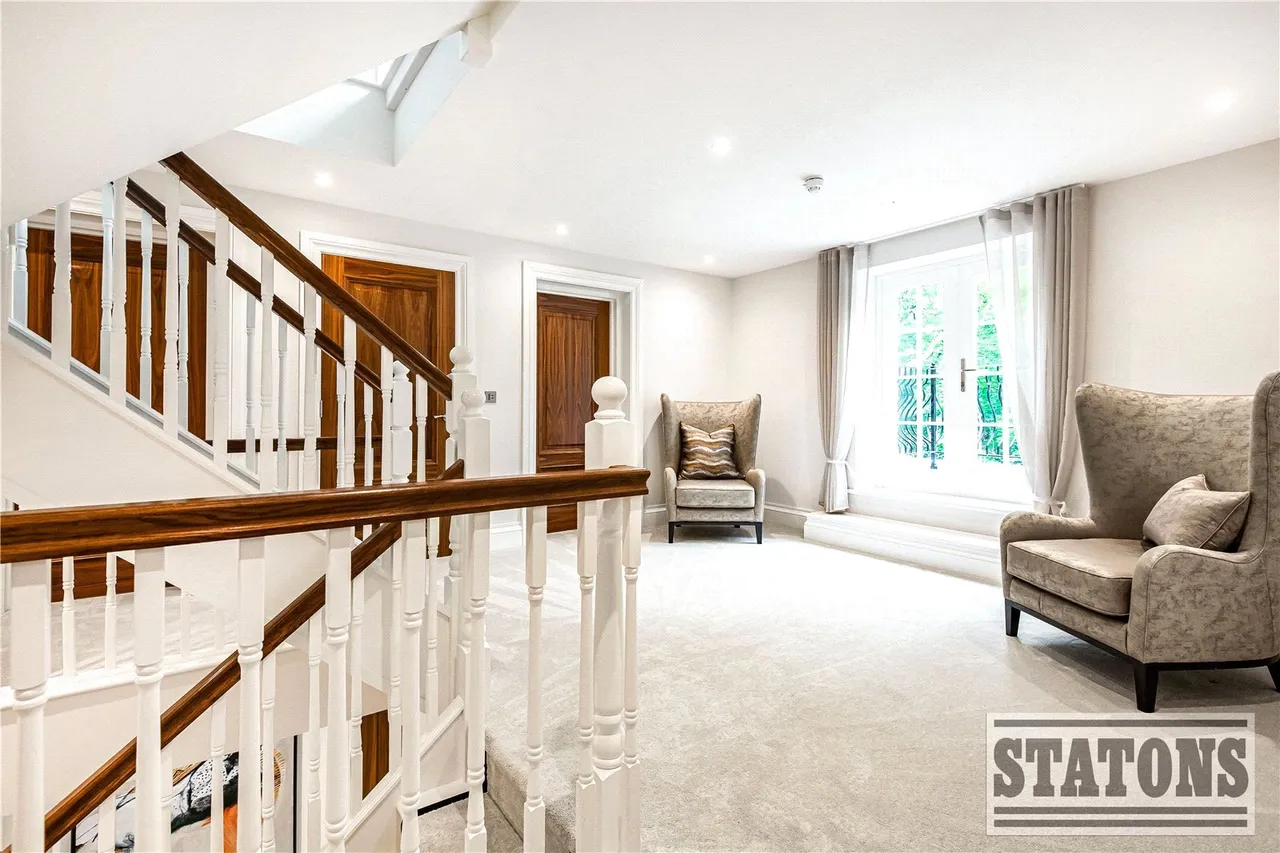 Cullinan Close, Cuffley, Hertfordshire, EN6 4FF, photo 14