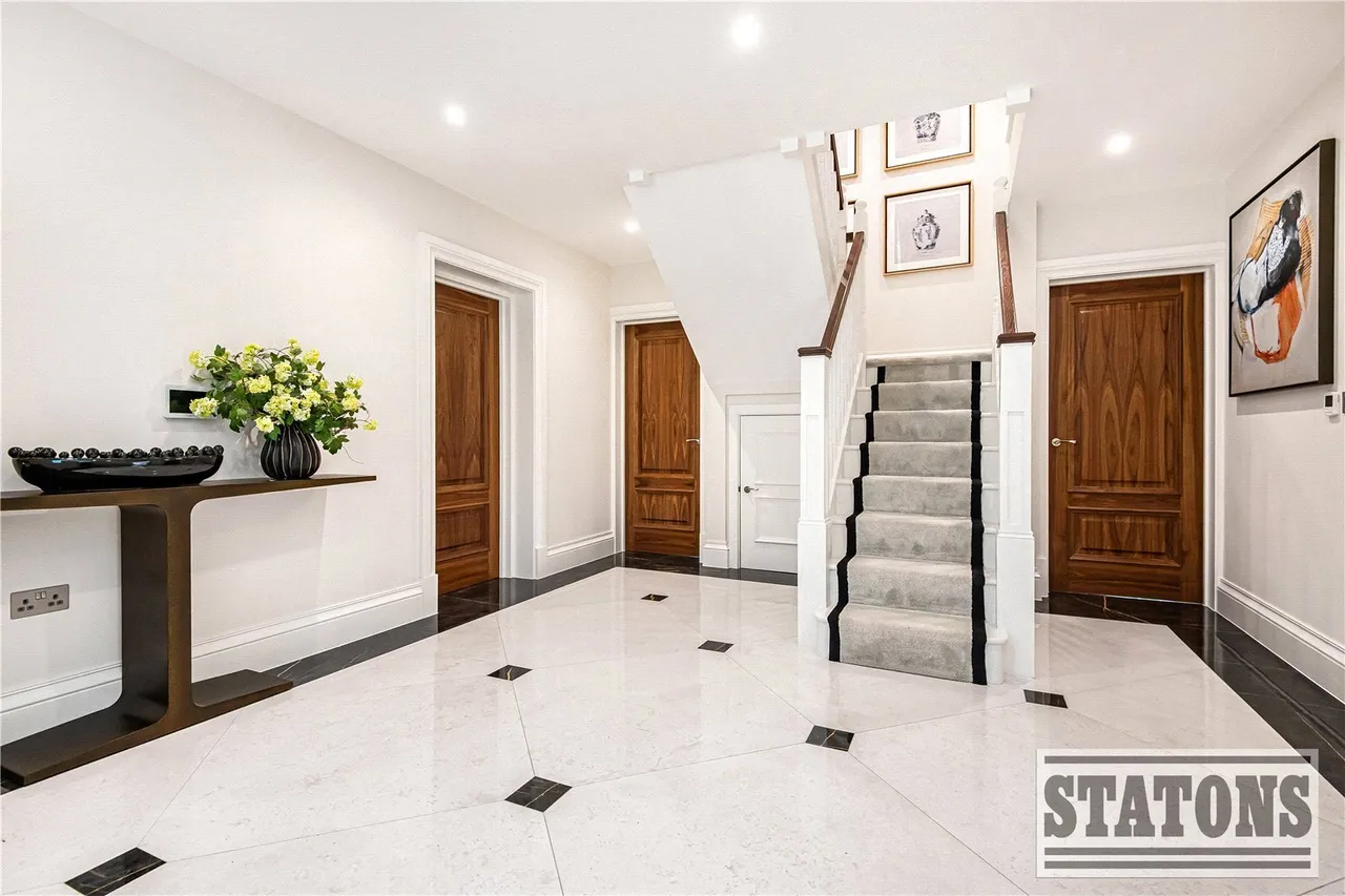 Cullinan Close, Cuffley, Hertfordshire, EN6 4FF, photo 5