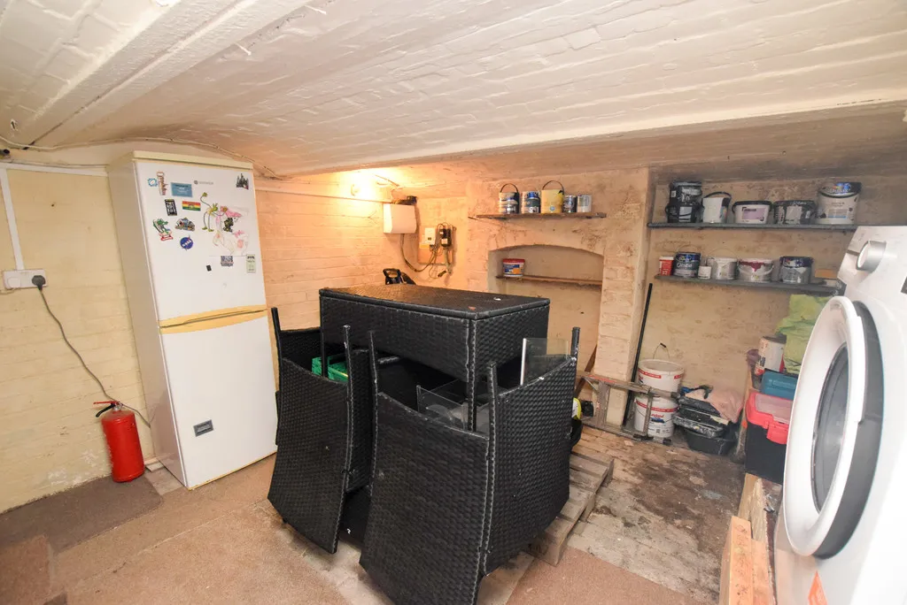 Stafford Road, Oakengates, TF2, photo 9