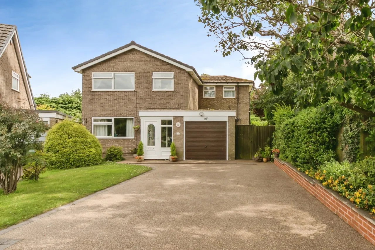4 bed house for sale — Stapleton Road, Macclesfield, Cheshire, SK10