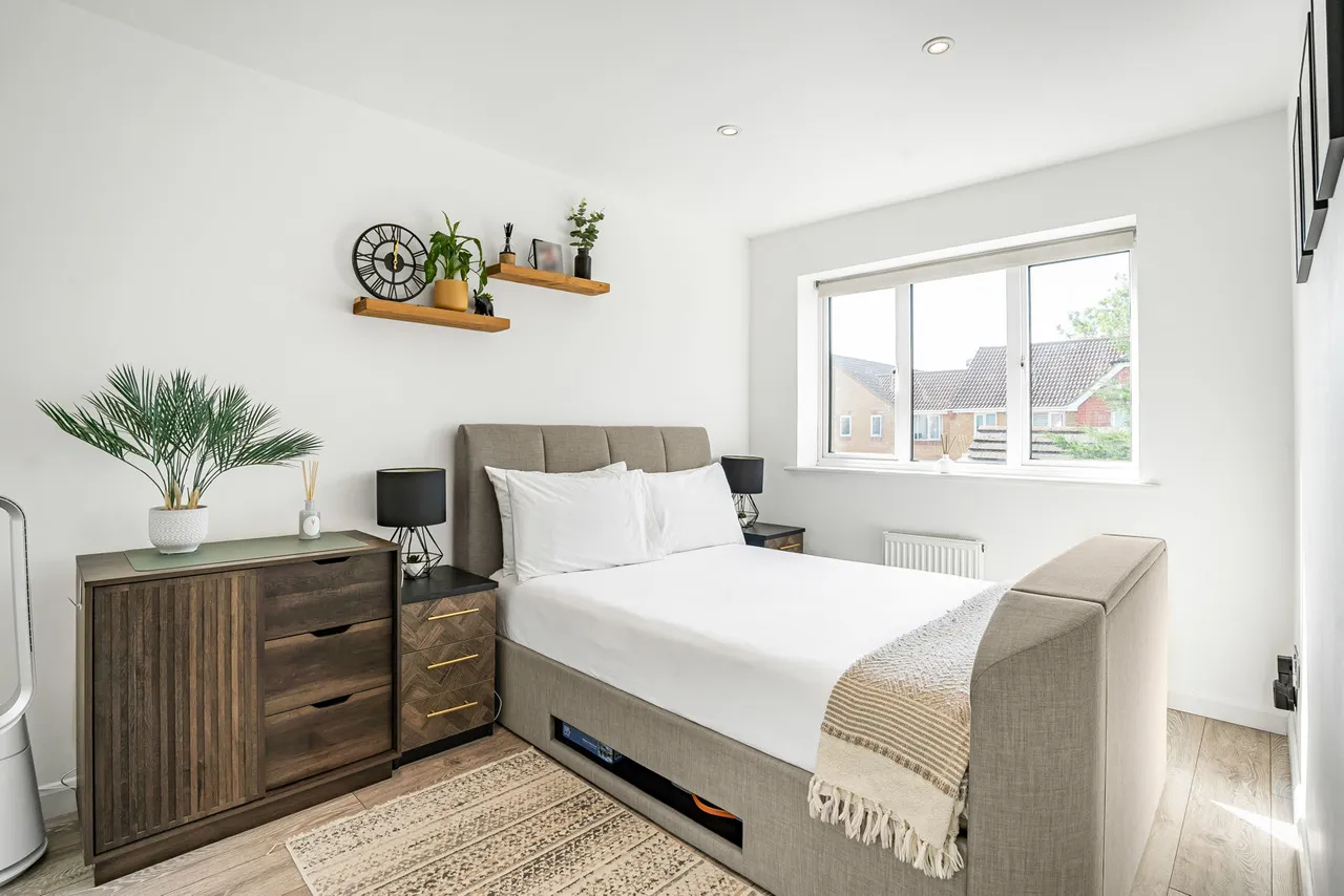 Charta Road, Egham, TW20, photo 4