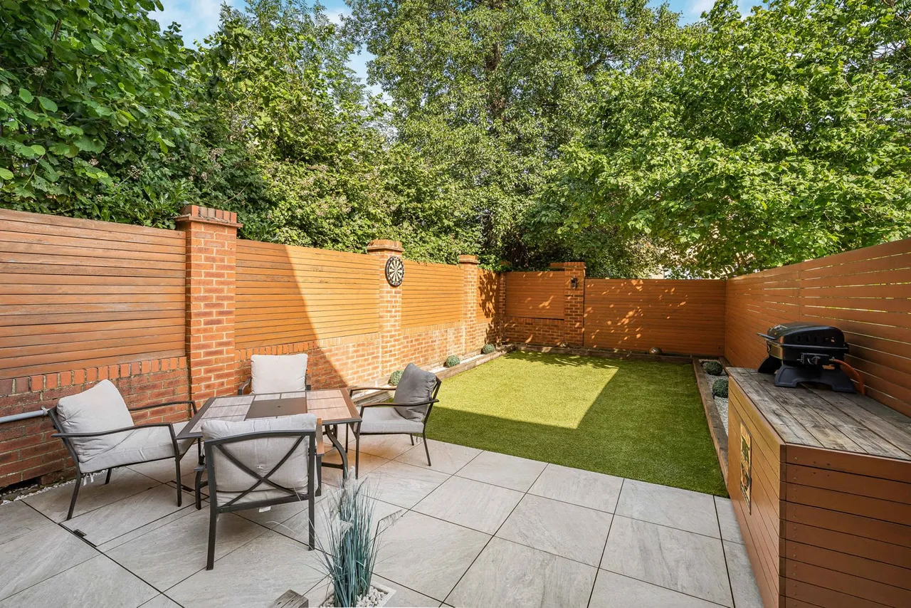 Charta Road, Egham, TW20, photo 12