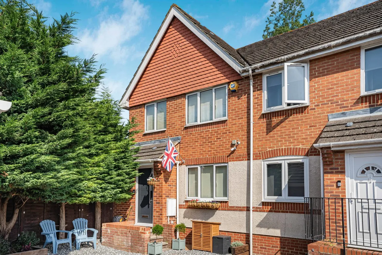 3 bed house for sale, Charta Road, Egham, TW20