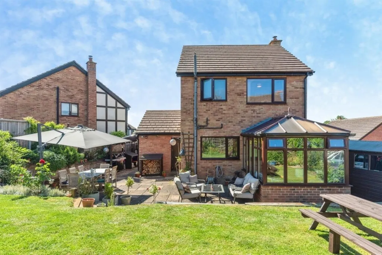 3 bed house for sale — Lincoln Close, Grantham, Lincolnshire