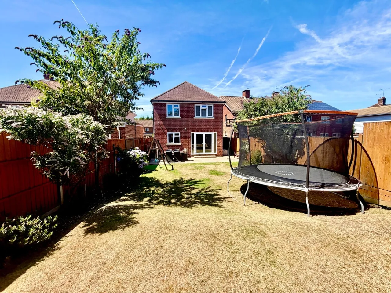 The Crescent, Surrey Egham, TW20, photo 10