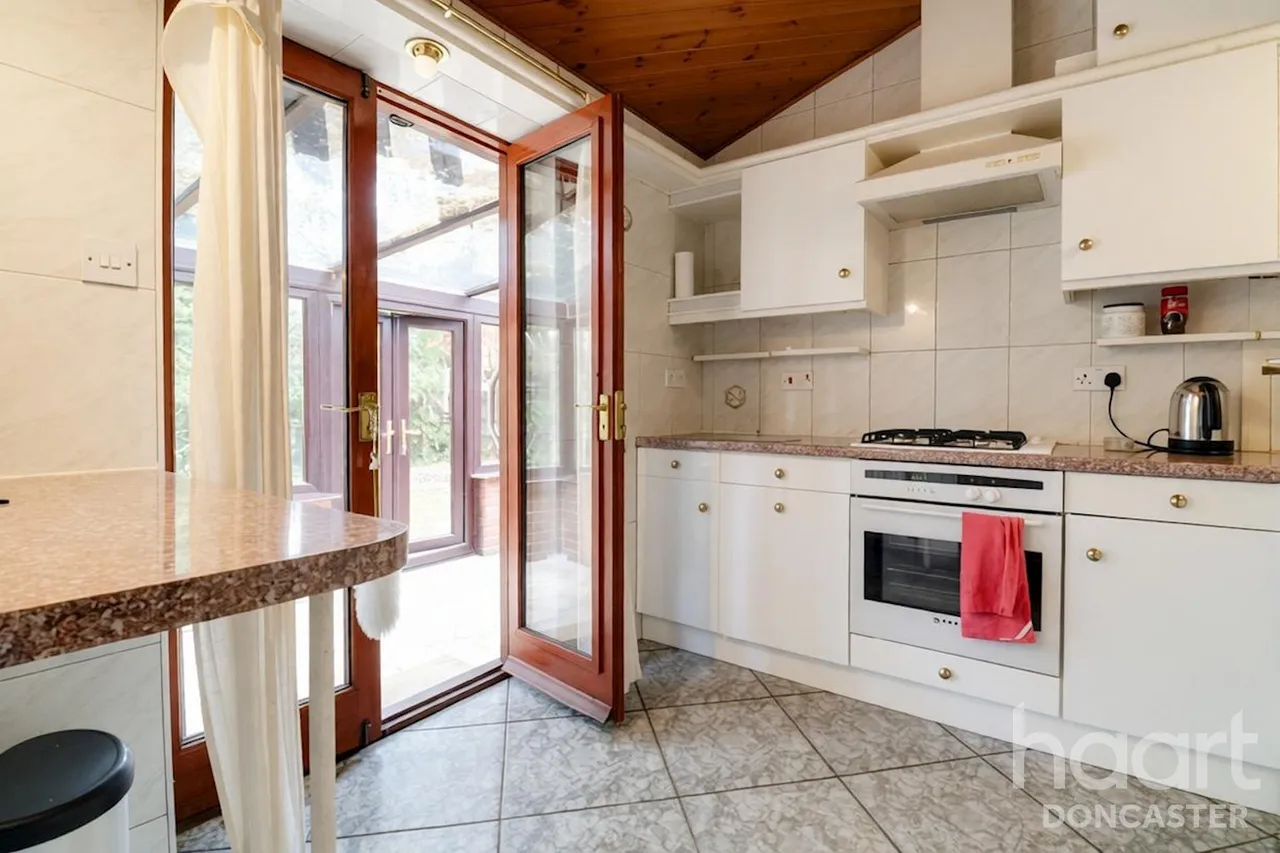 St Thomas's Close, Balby, DN4, photo 3