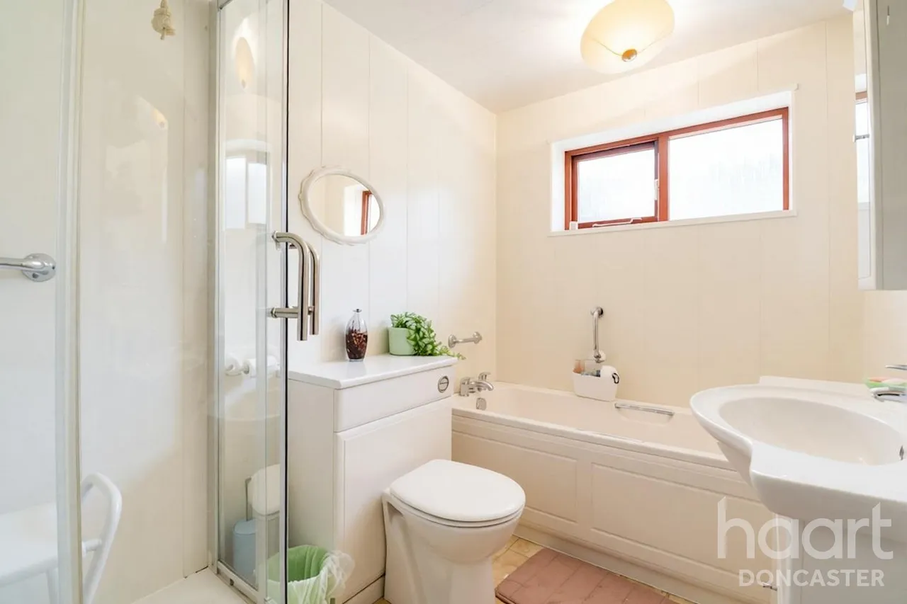 St Thomas's Close, Balby, DN4, photo 14