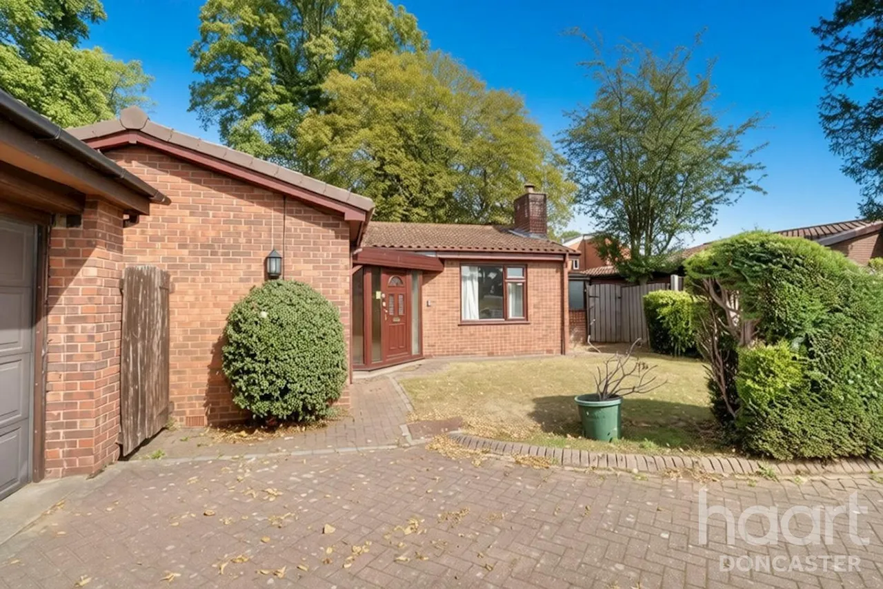 St Thomas's Close, Balby, DN4, photo 25