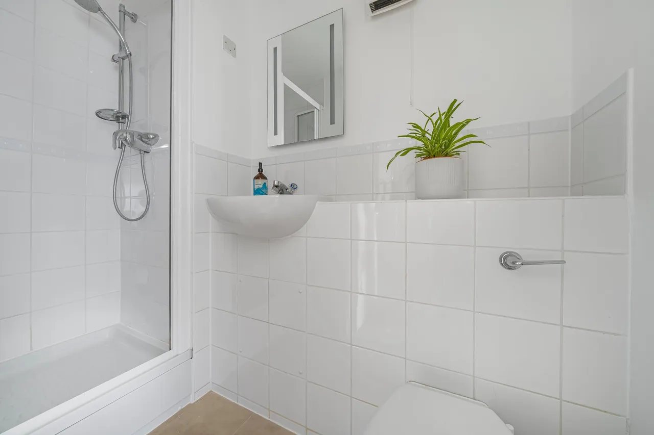 Chandlers Close, West Molesey, KT8, photo 5