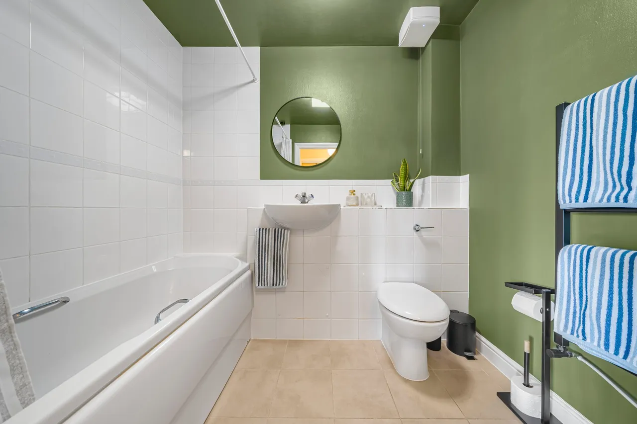 Chandlers Close, West Molesey, KT8, photo 8