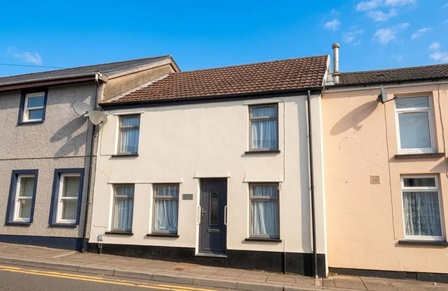 2 bed house for sale, High Street, Cefn Coed, CF48
