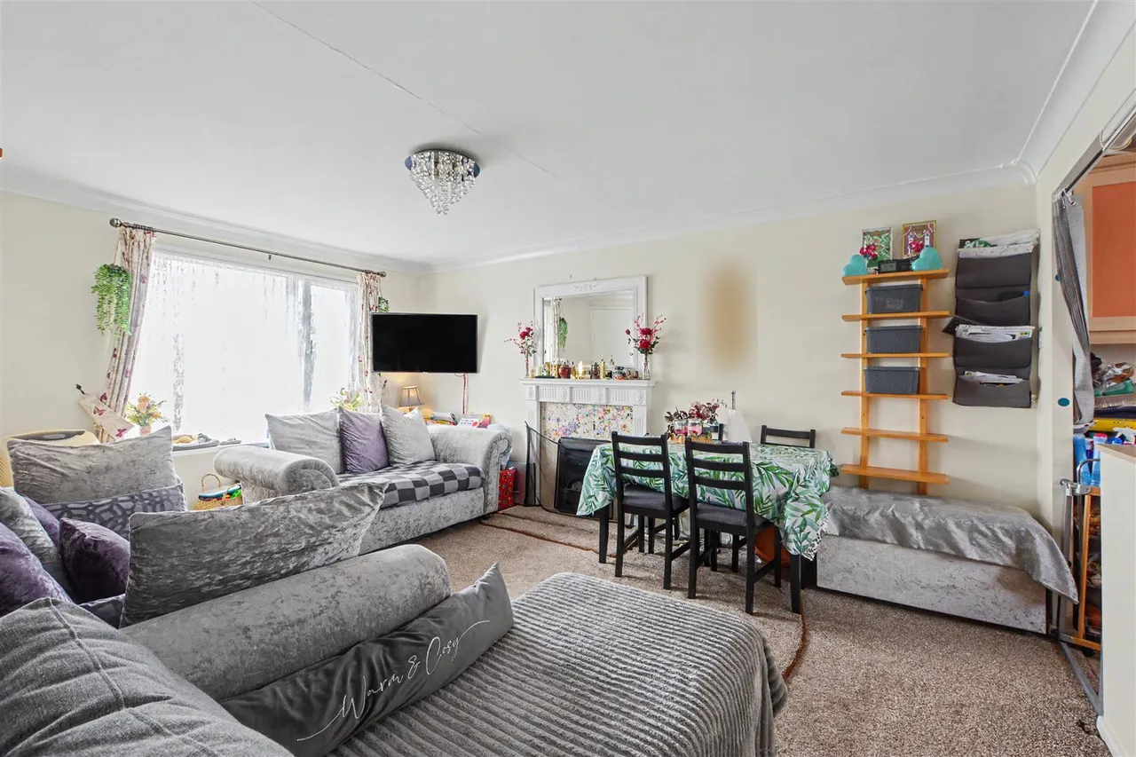 Staindale Drive, Nottingham, NG8, photo 2