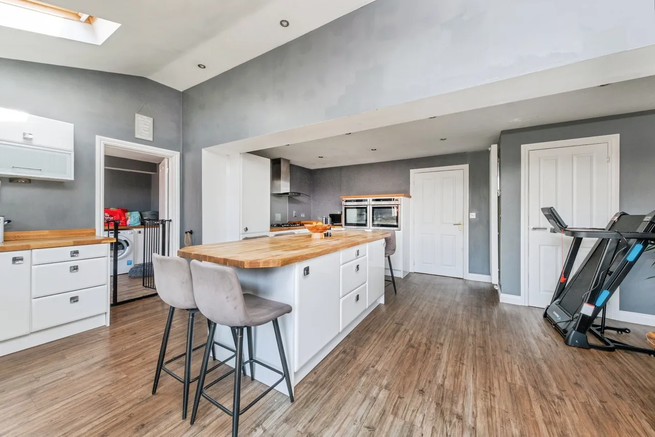 Miserden Crescent, Westcroft, MK4, photo 5