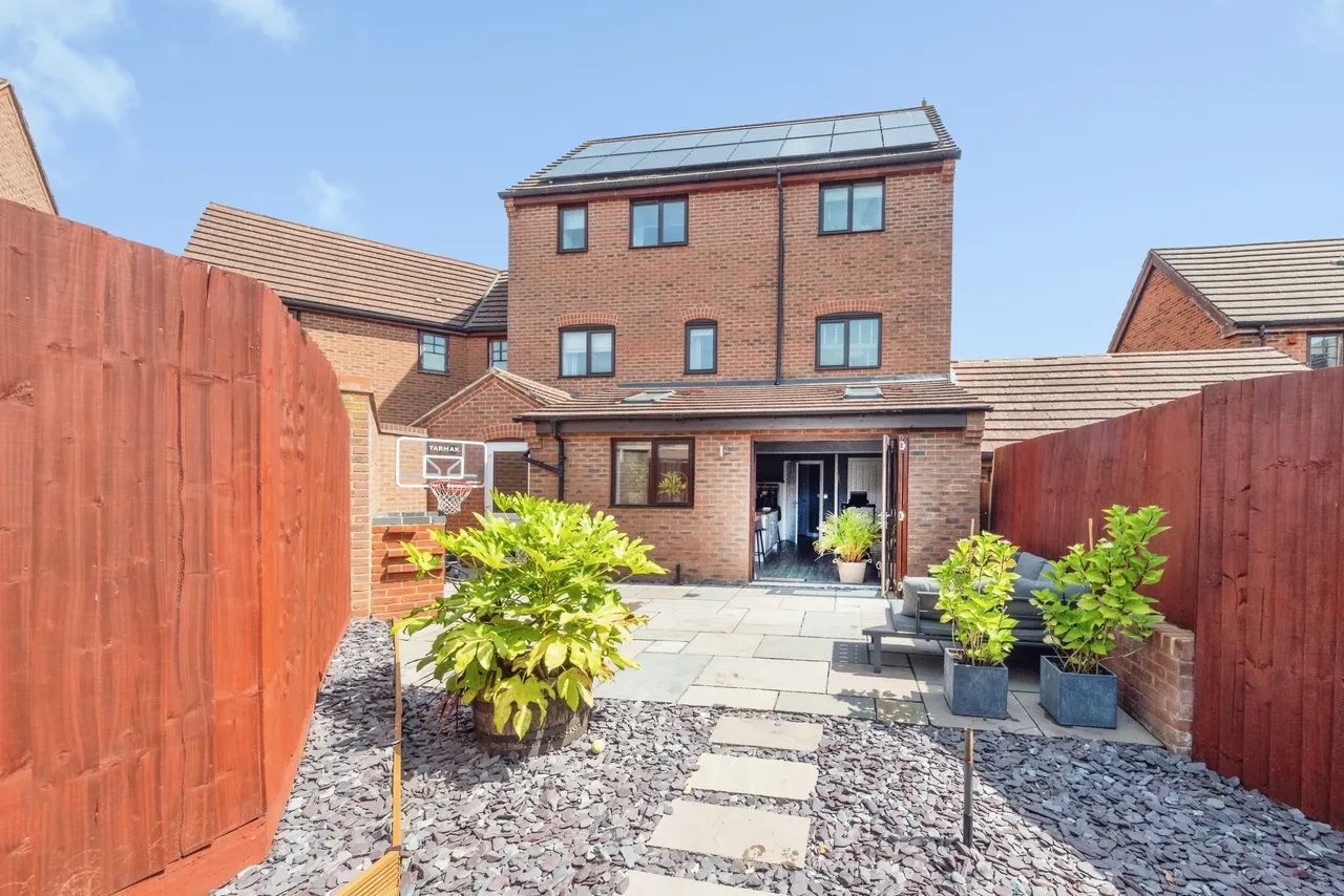 Miserden Crescent, Westcroft, MK4, photo 20