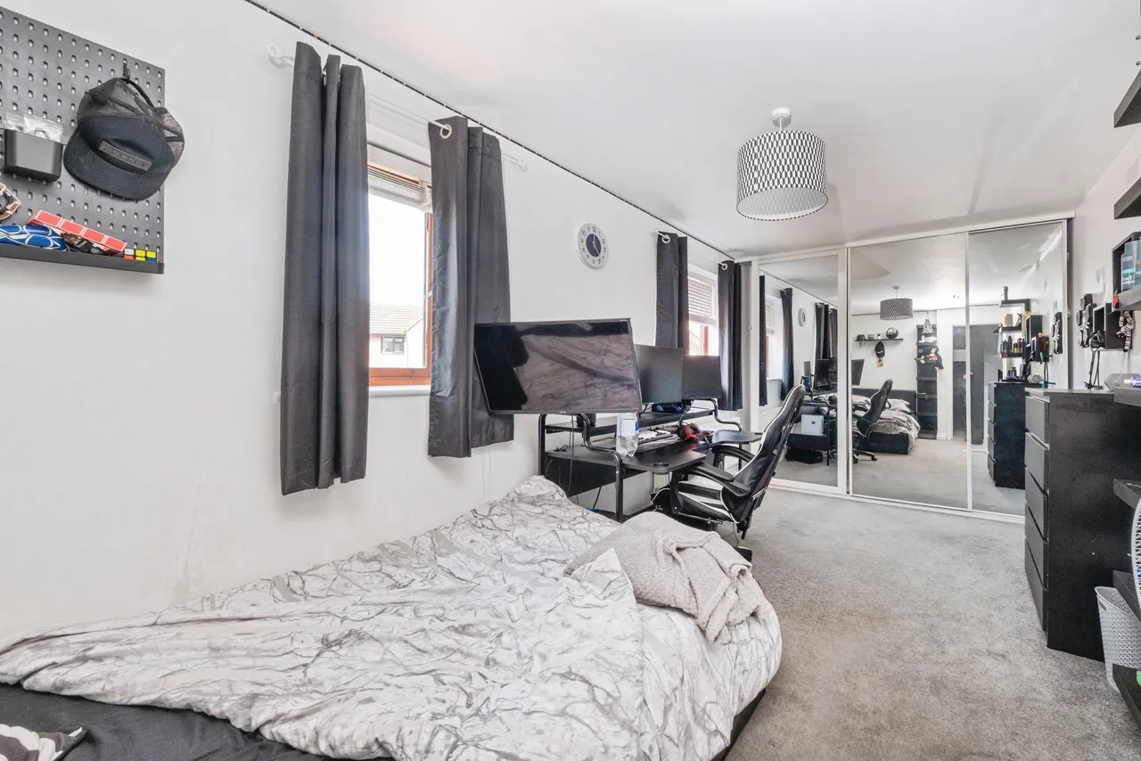 Miserden Crescent, Westcroft, MK4, photo 12