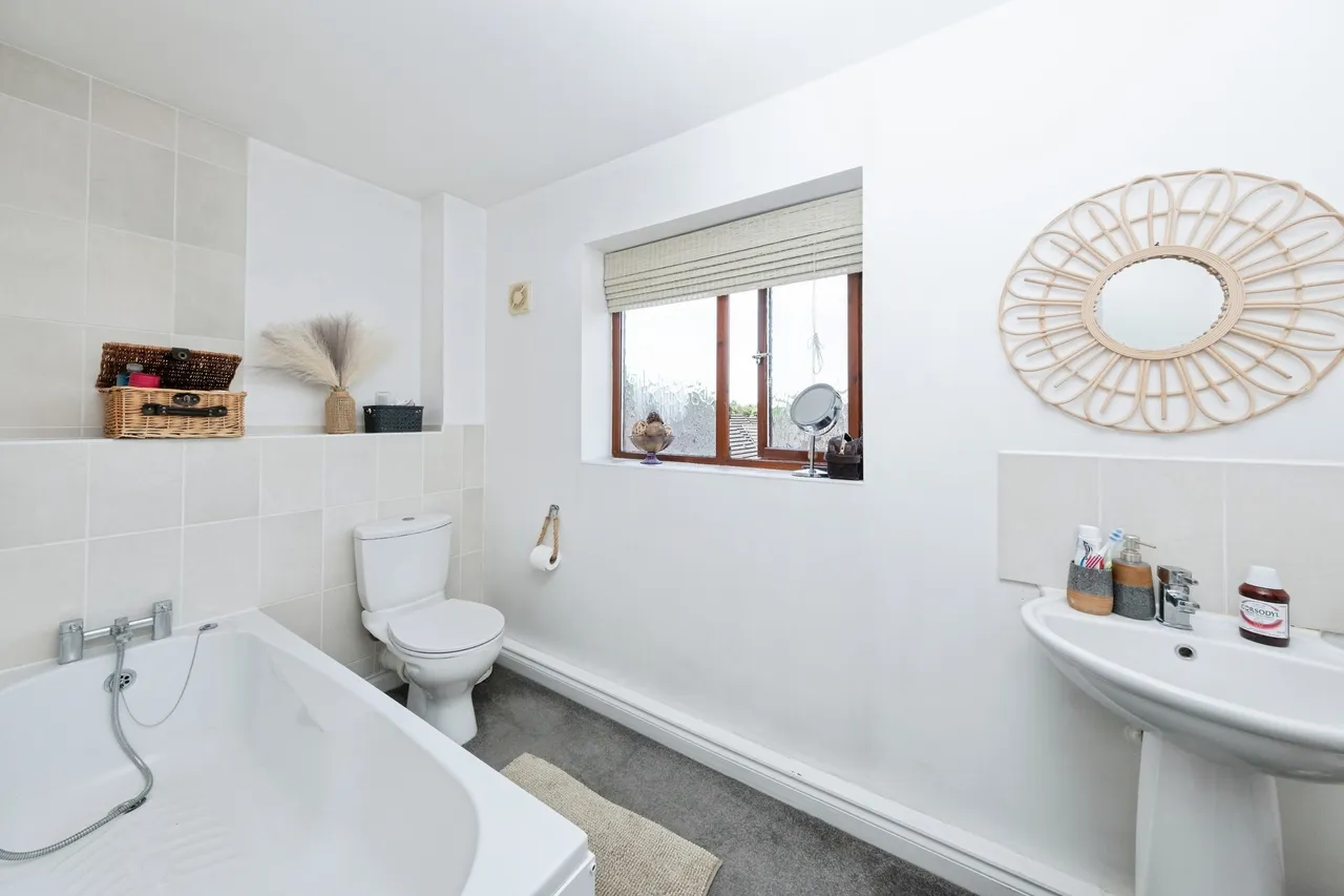 Miserden Crescent, Westcroft, MK4, photo 19