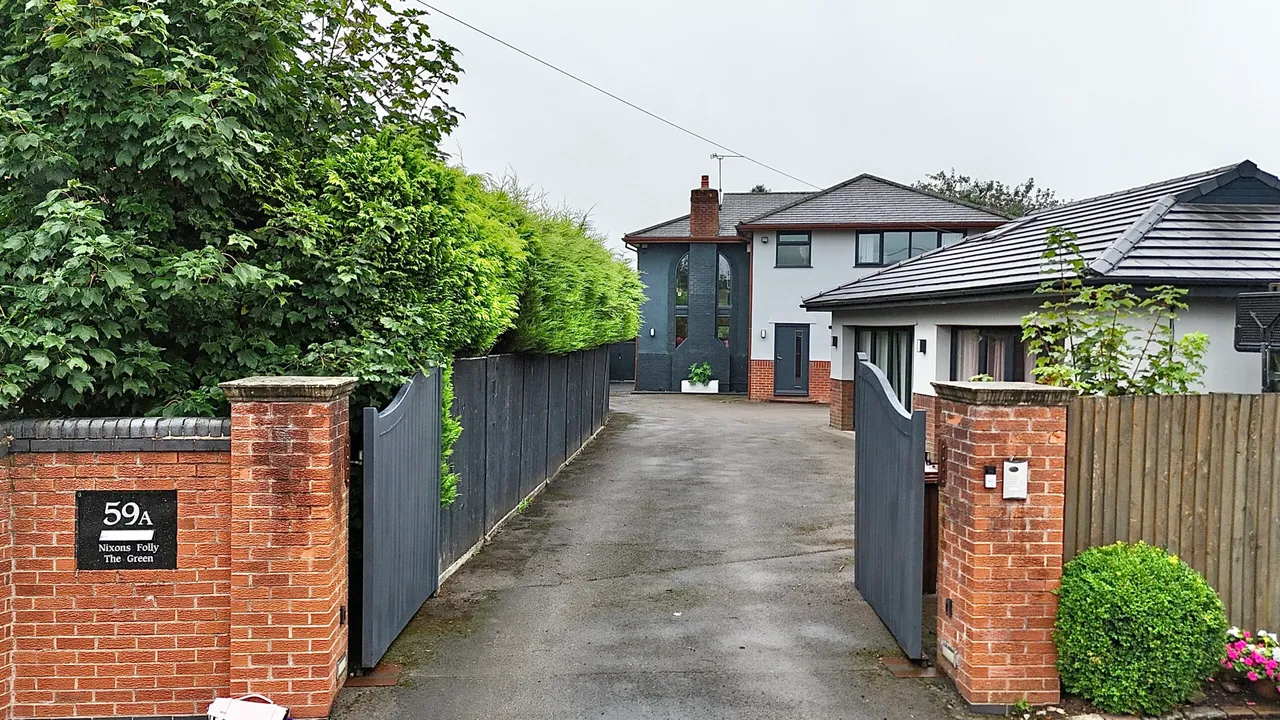 4 bed house for sale, The Green, Kingsley, ST10