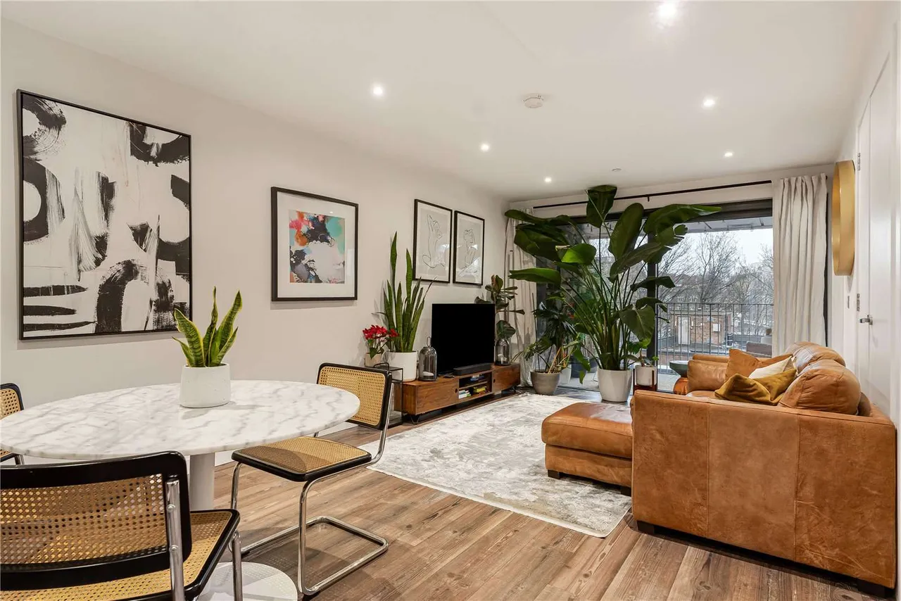 2 bed flat for sale — Wallis Road, London, E9 5TF