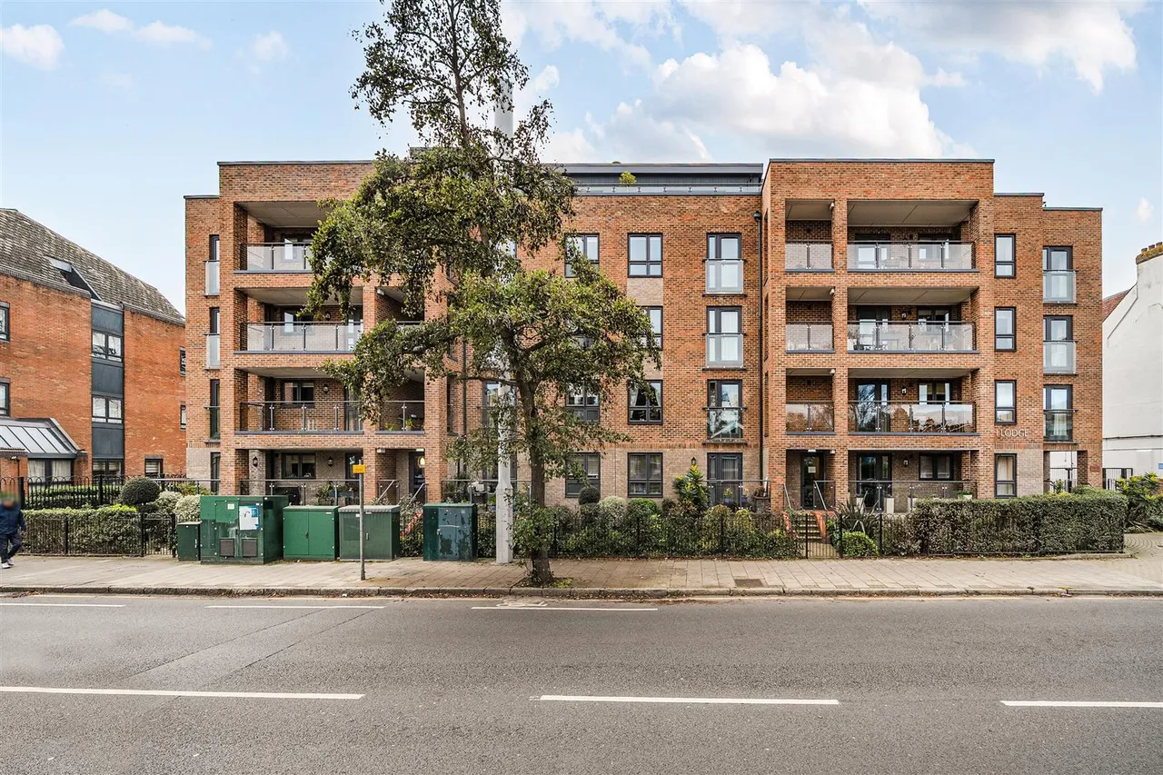 1 bed flat for sale, Marsh Road, Pinner, HA5
