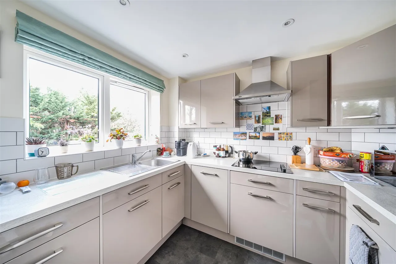 Marsh Road, Pinner, HA5, photo 7
