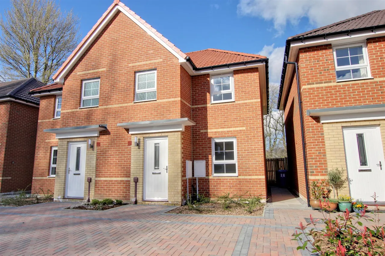 3 bed house to rent — Spindle Garth, Voase Way, Beverley