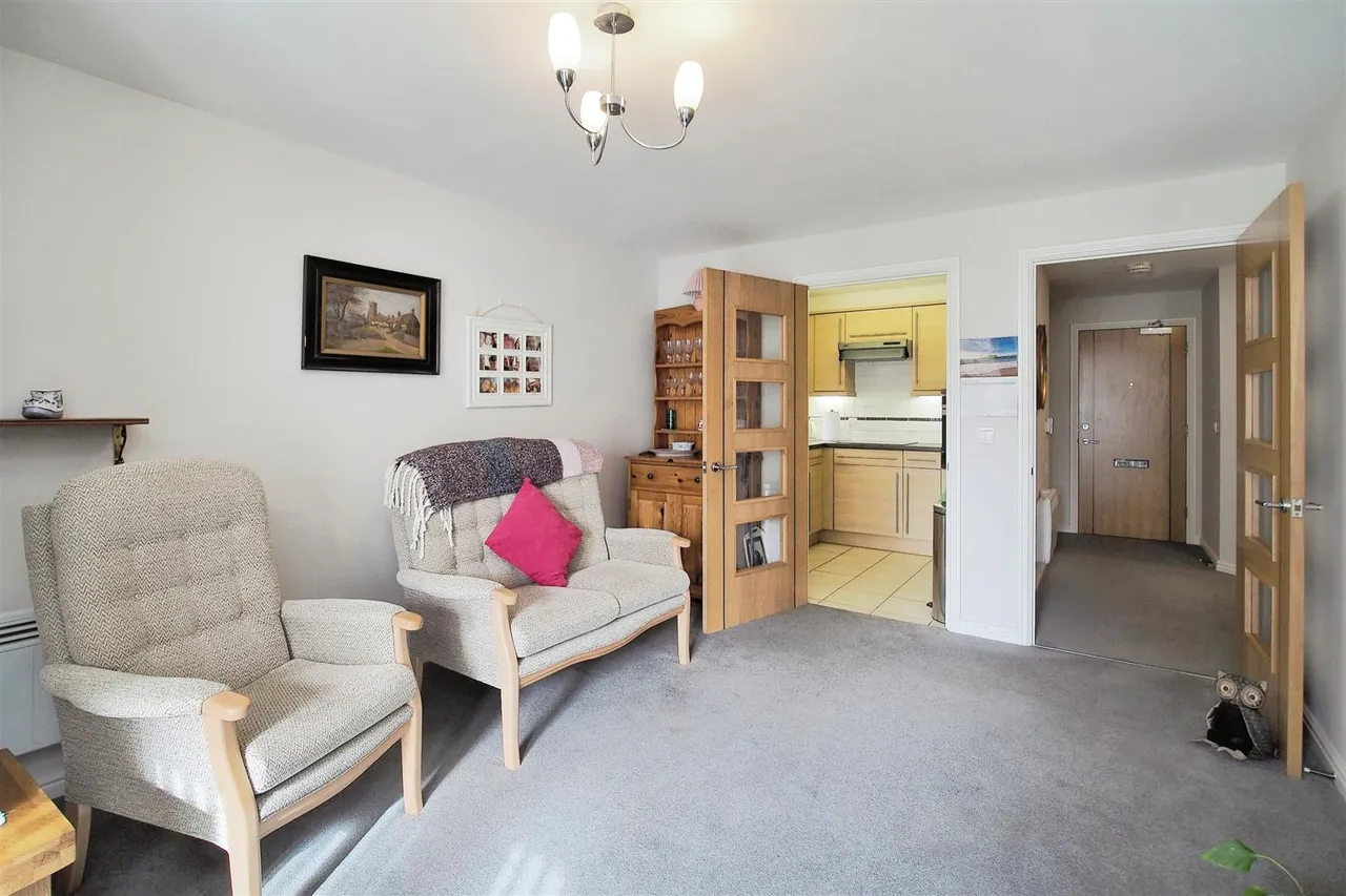 Avenue Road, Lymington, SO41, photo 13