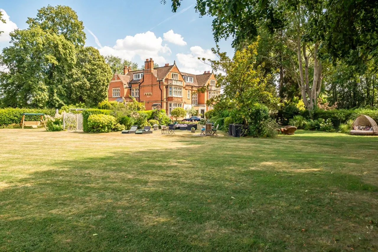 2 bed flat for sale, Maidenhead Road, Windsor