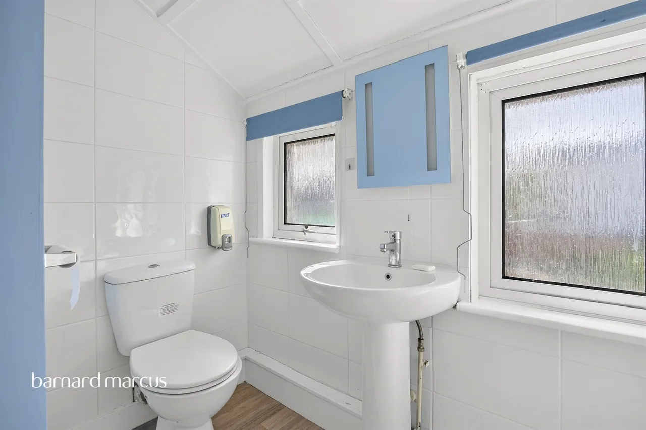 Longfield Avenue, Wallington, SM6, photo 11