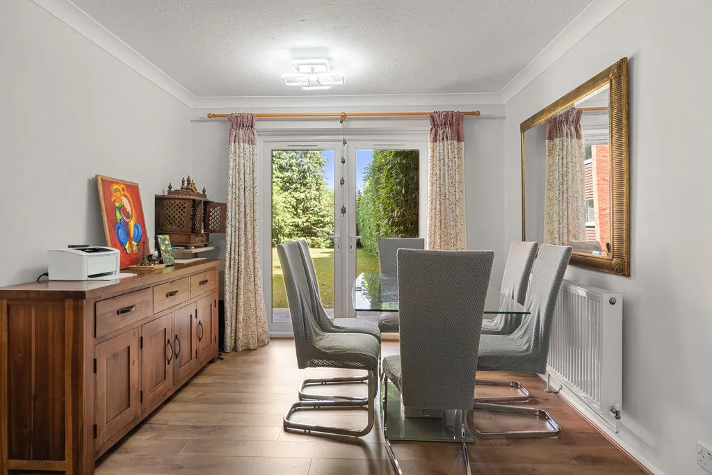 Oatlands Chase, Weybridge KT13 9RP, photo 10