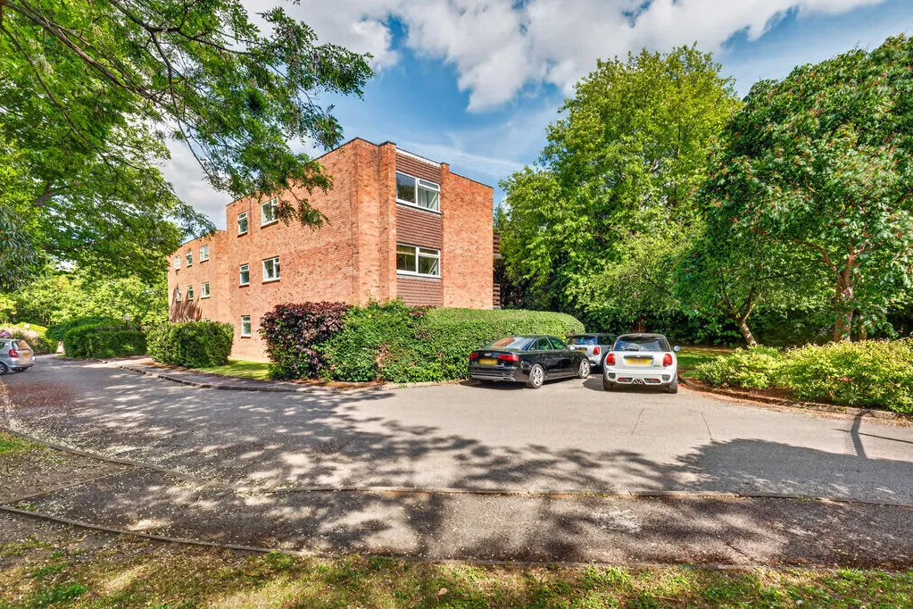 Oatlands Chase, Weybridge KT13 9RP, photo 20