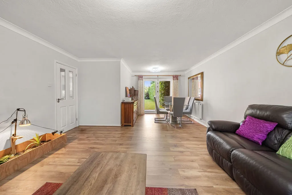 Oatlands Chase, Weybridge KT13 9RP, photo 9