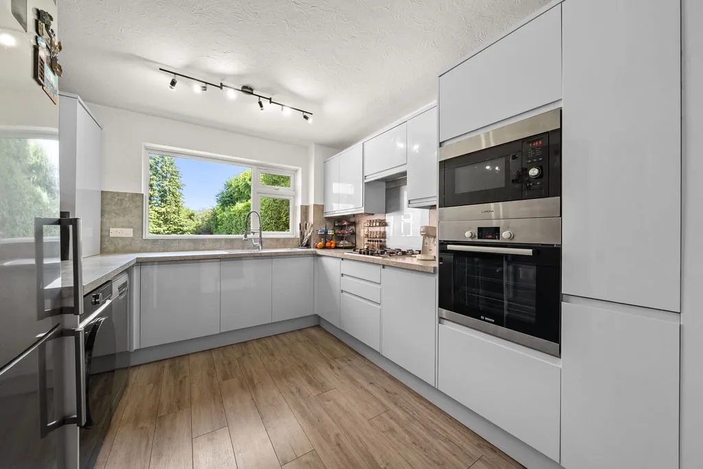 Oatlands Chase, Weybridge KT13 9RP, photo 4