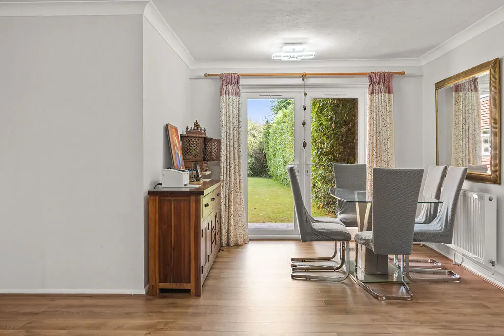 Oatlands Chase, Weybridge KT13 9RP, photo 6