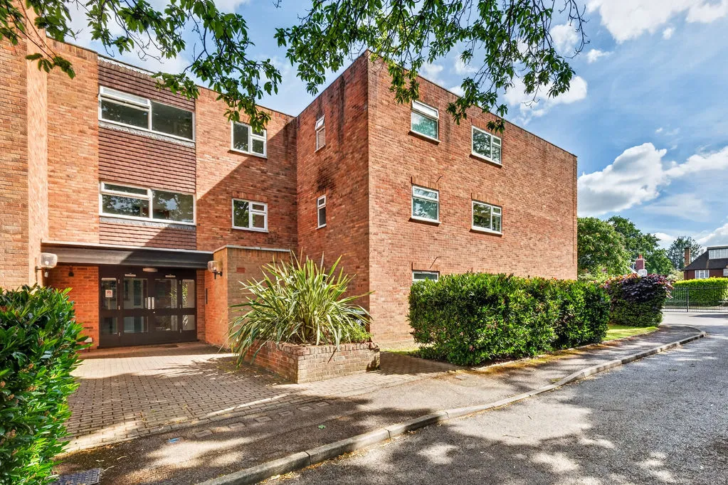 Oatlands Chase, Weybridge KT13 9RP, photo 19