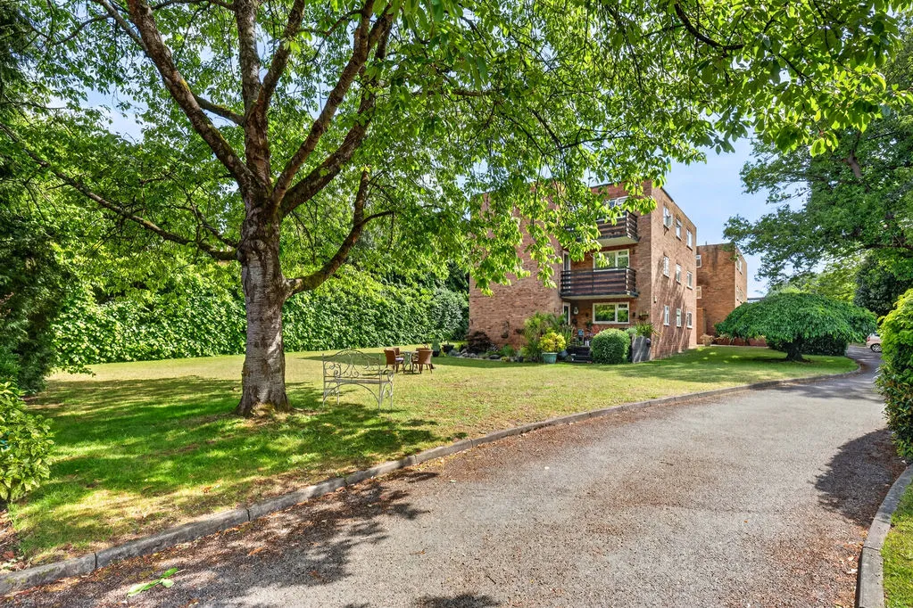 Oatlands Chase, Weybridge KT13 9RP, photo 21