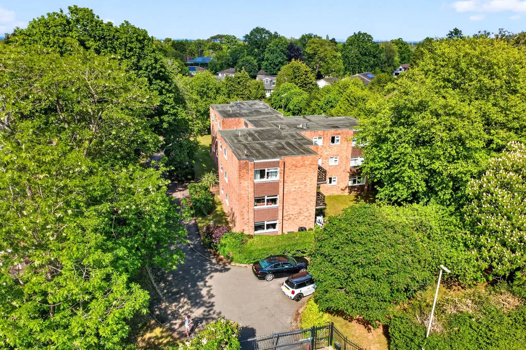 Oatlands Chase, Weybridge KT13 9RP, photo 22