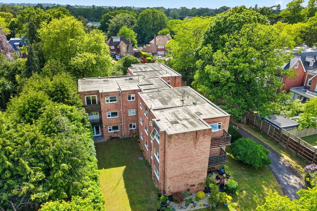 Oatlands Chase, Weybridge KT13 9RP, photo 23