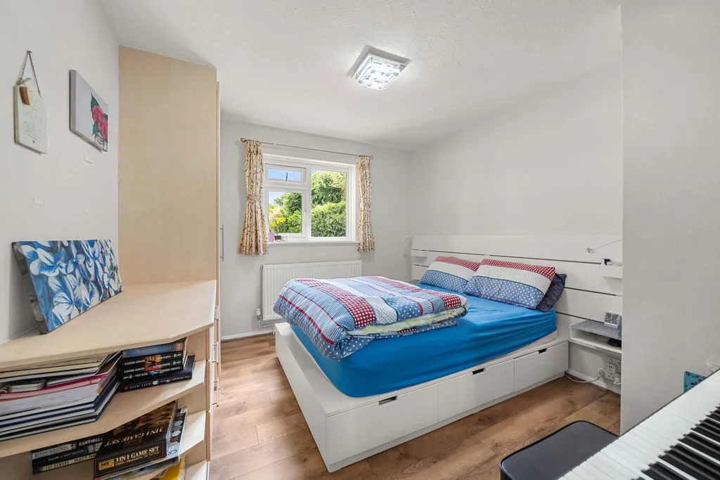 Oatlands Chase, Weybridge KT13 9RP, photo 15