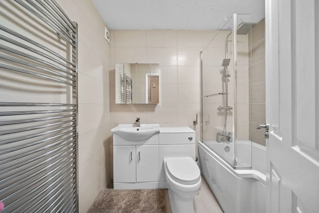 Oatlands Chase, Weybridge KT13 9RP, photo 16