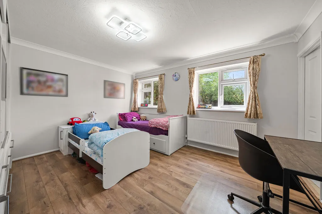 Oatlands Chase, Weybridge KT13 9RP, photo 12