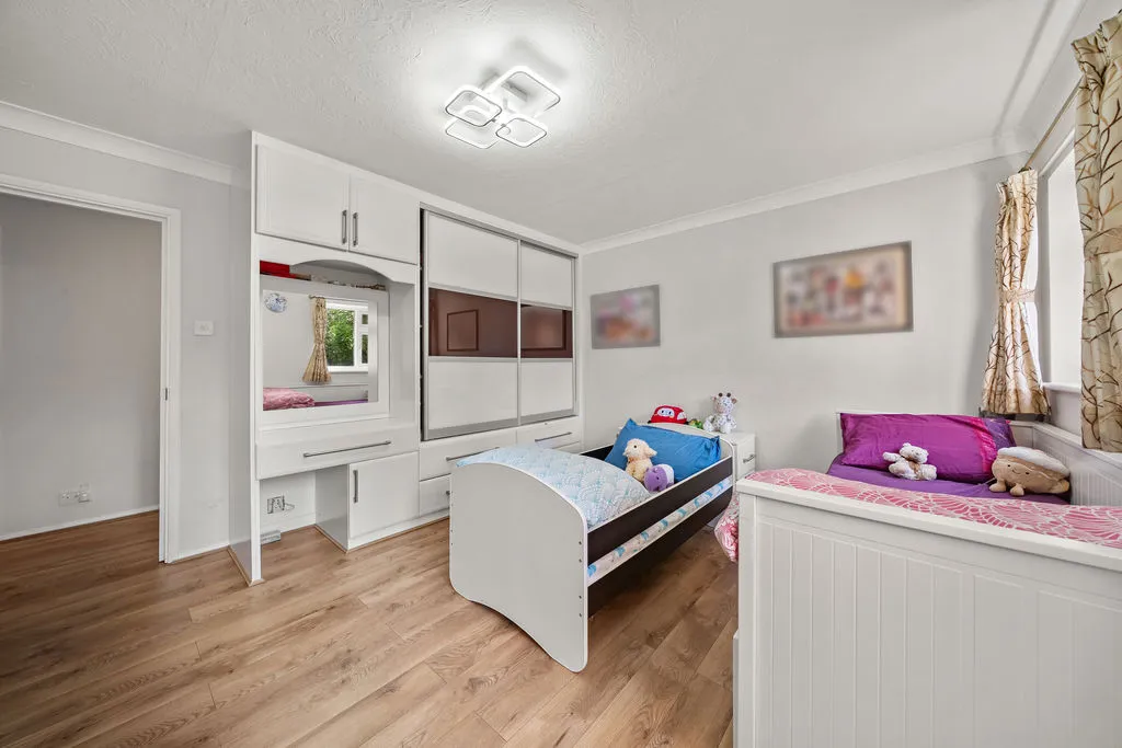 Oatlands Chase, Weybridge KT13 9RP, photo 13