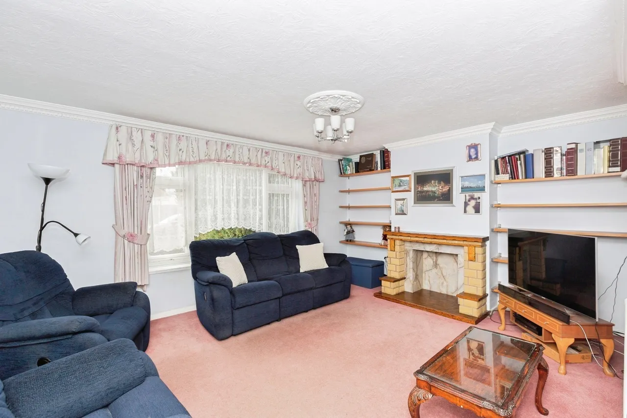 Aragon Drive, Ilford, IG6, photo 3