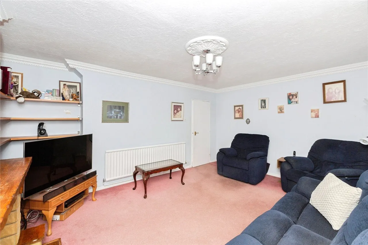 Aragon Drive, Ilford, IG6, photo 2