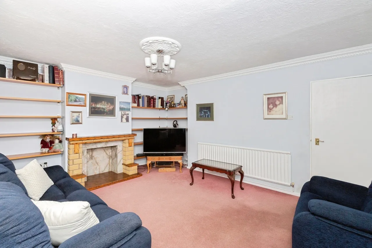 Aragon Drive, Ilford, IG6, photo 5