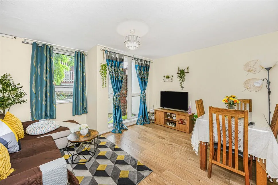 Abbott Road, London, E14, photo 2