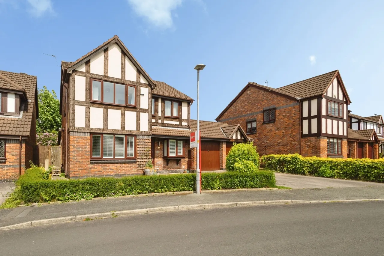 Rowanswood Drive, HYDE, Cheshire, SK14, photo 2