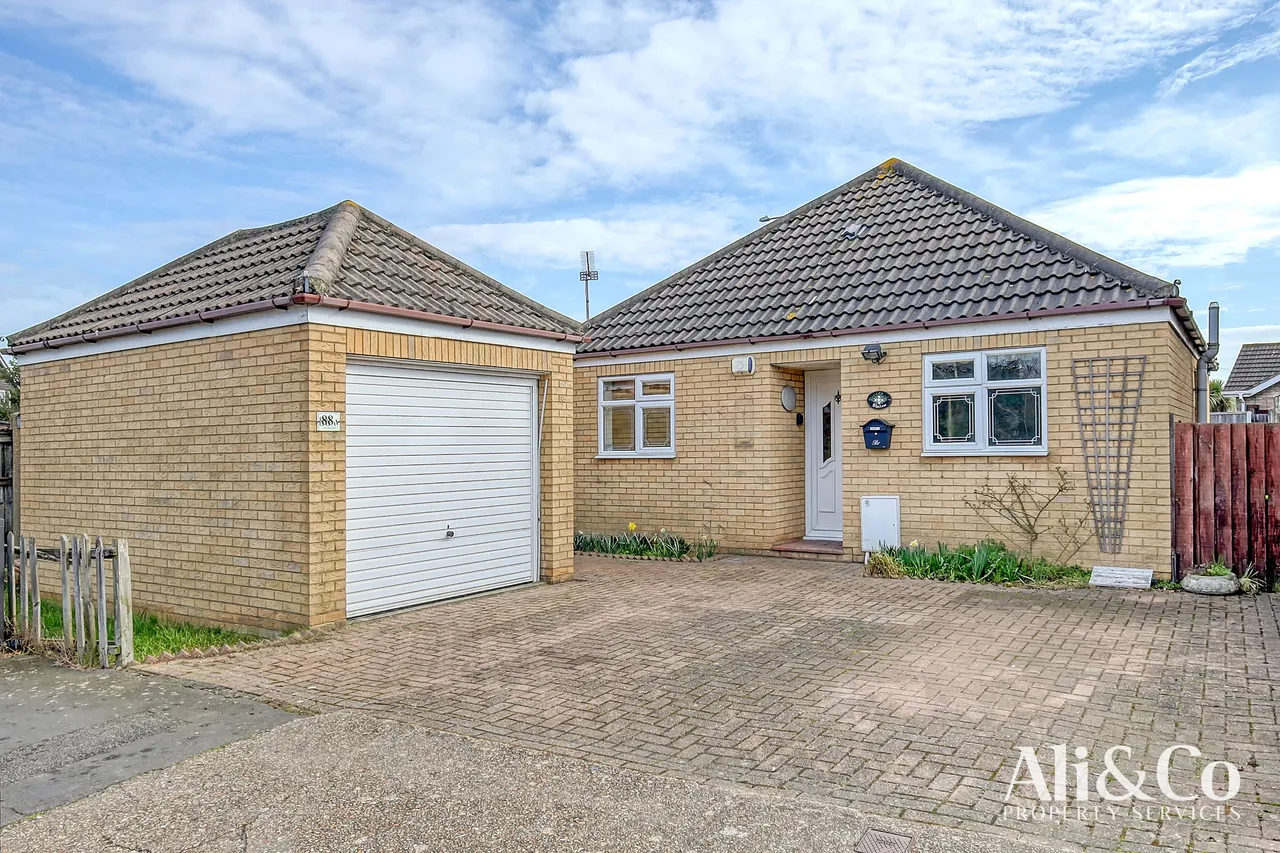2 bed house for sale — Grays, Essex, RM17 5QT